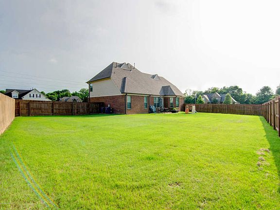 4th image of 5558 Douglas Dr