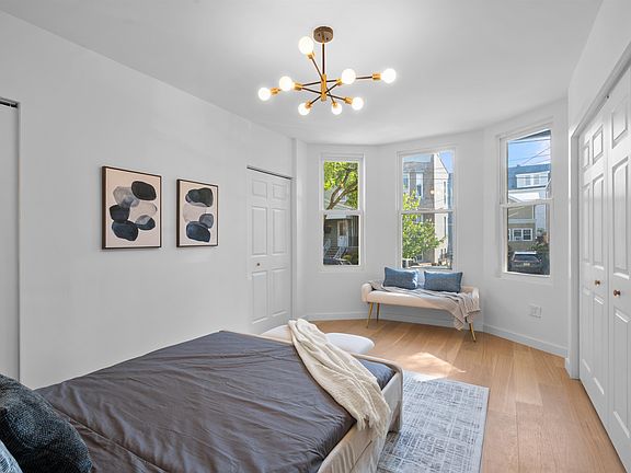4th image of 110 Maple St APT 1
