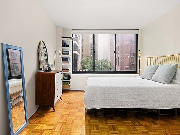 2nd image of 215 W 95th St APT 3D