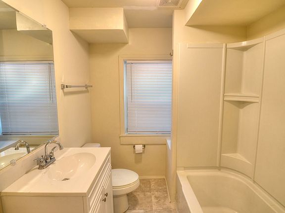 5th image of 3290 S Columbia St #D