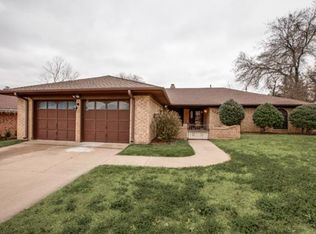 1325 Country Manor Rd, Fort Worth, TX 76134