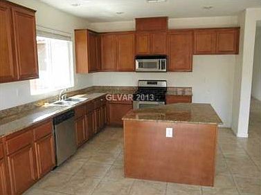 3rd image of 2409 Silvereye Dr