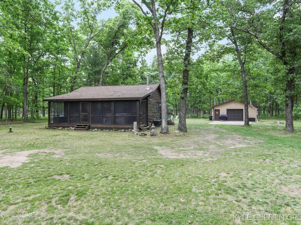 9210 S Star Lake Dr, Baldwin, MI 49304