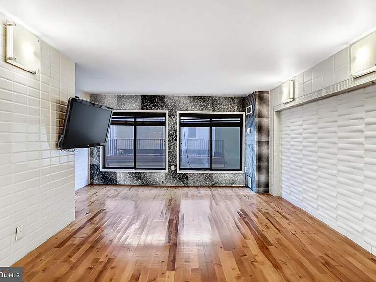 1718 P St NW #307 — Photo 6