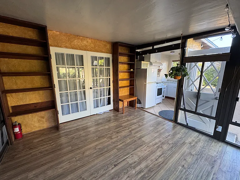 1033 W Micheltorena St — Photo 15