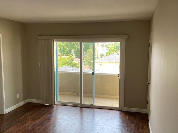 2nd image of 4038 Wade St #4