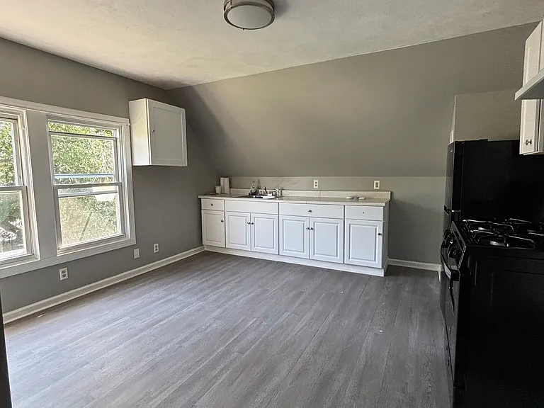 358 Blohm St — Photo 4