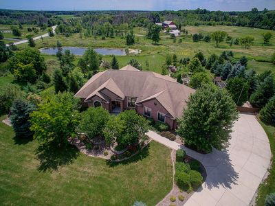 4211 W Ravenwood Ct, Mequon, WI, 53097