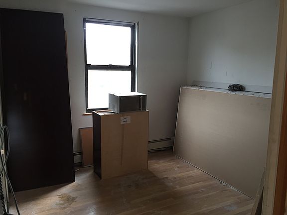 3rd image of 346 Grand St #2