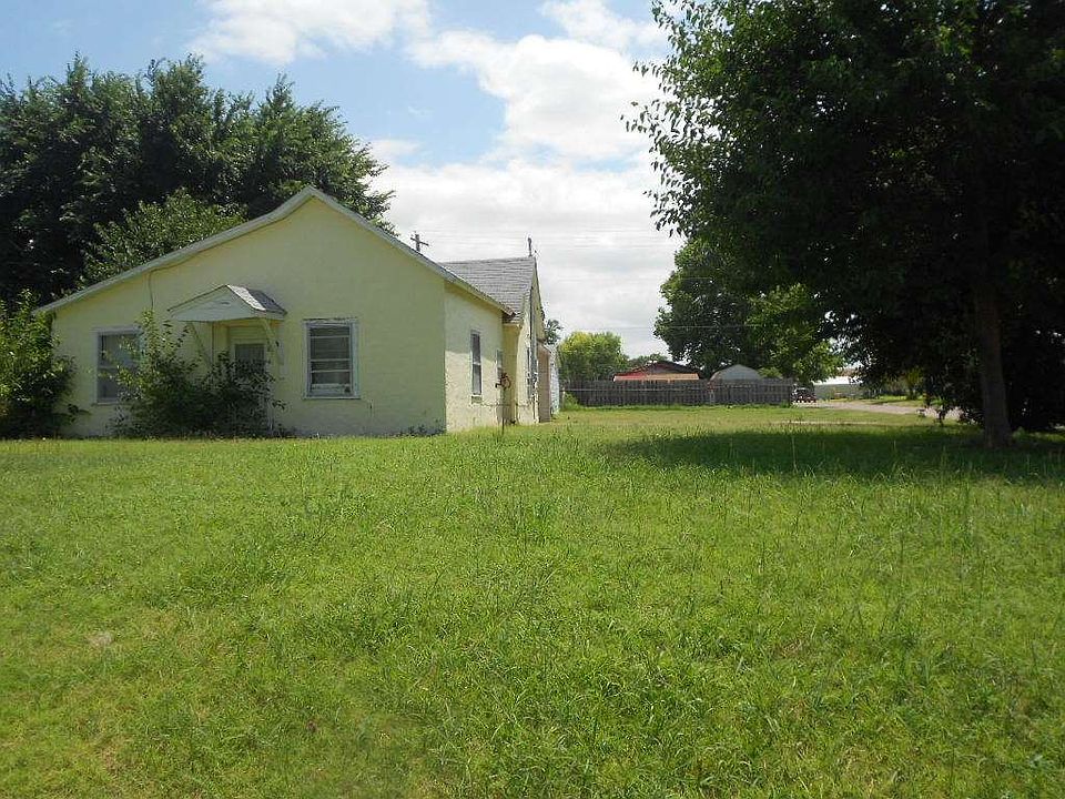 2nd image of 323 SW 2nd St