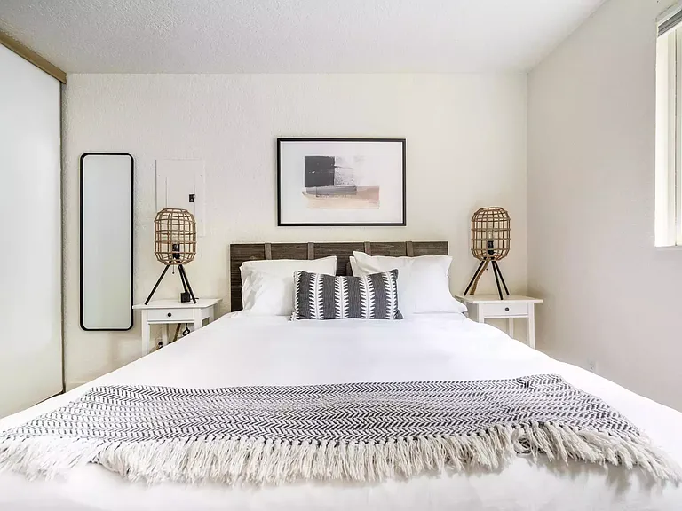 4259 Woodland Park Ave N #5 — Photo 10