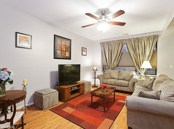 2nd image of 4825 N Fairfield Ave #G