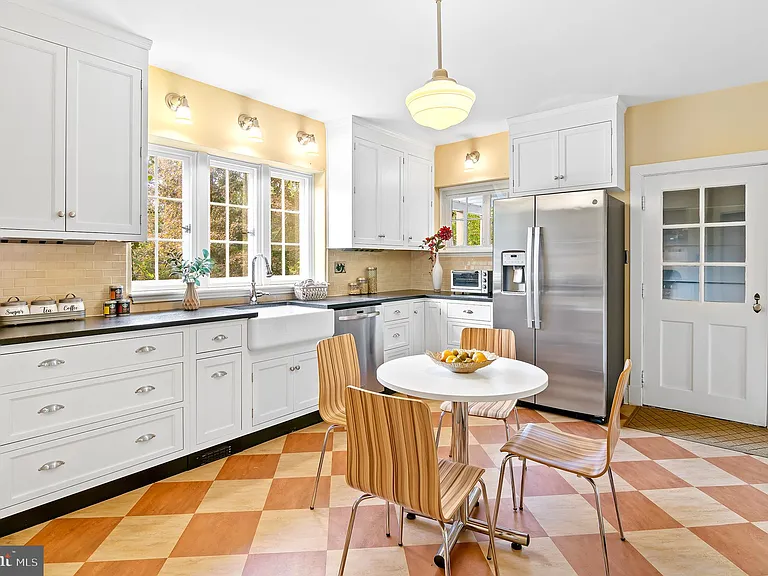 7704 Crossland Rd — Photo 16