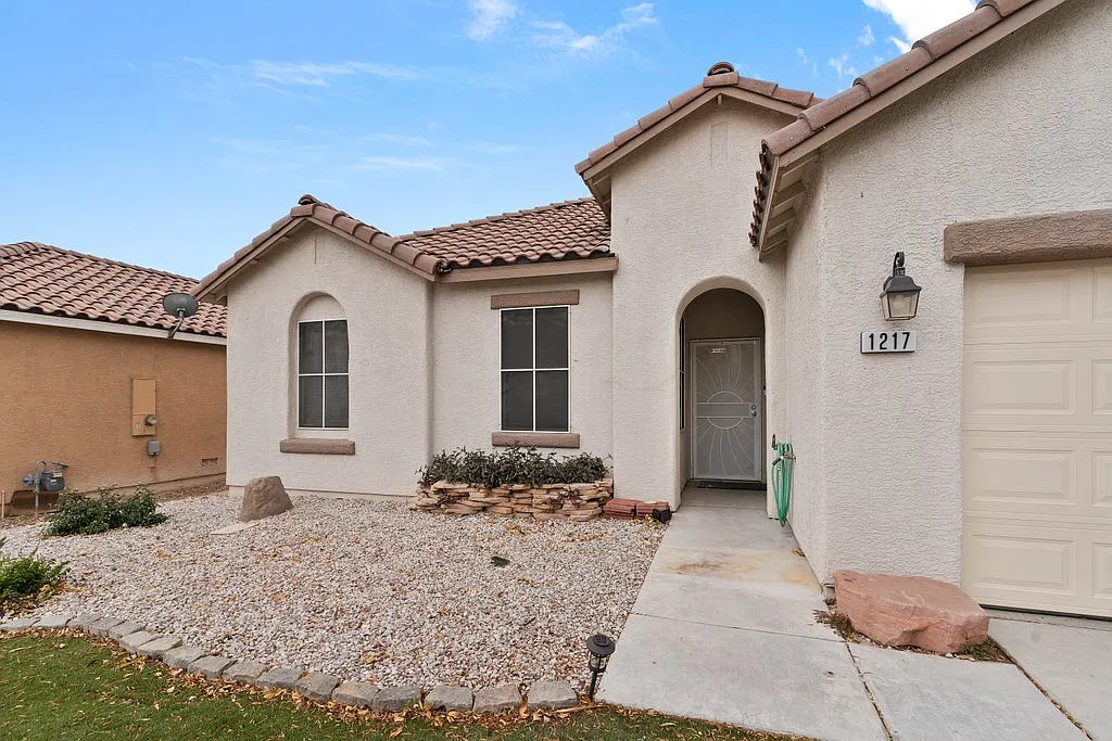 3 bed, 2.0 bath, 1198 sqft, $2,200 — Photo 4
