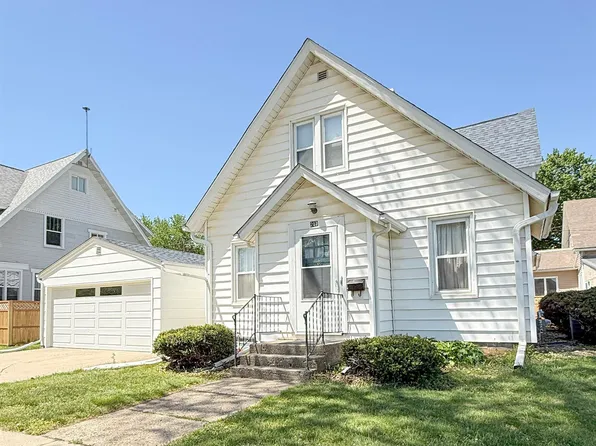 207 3rd St SE, Hampton, IA 50441