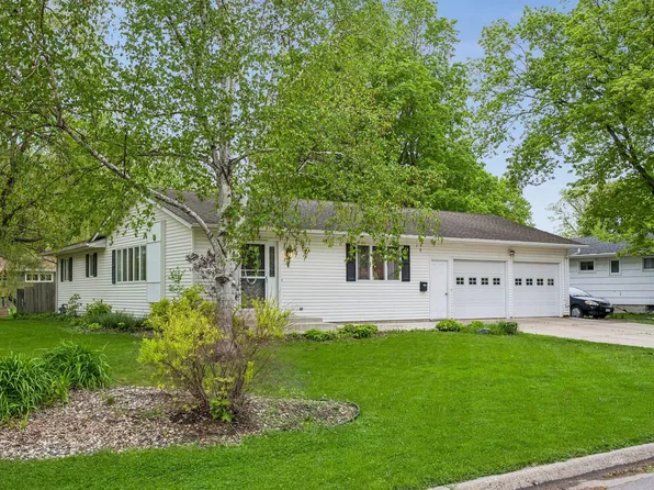 734 Merrill St SW, Hutchinson, MN 55350