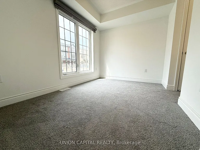 11 Franklin Ave — Photo 23