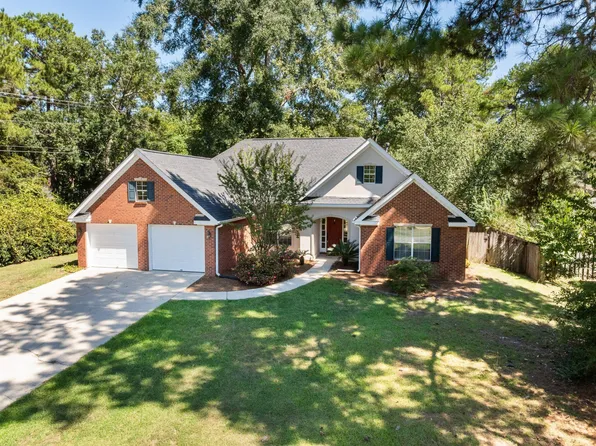 101 Yellow Pine Dr, Hattiesburg, MS 39402