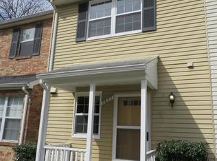 7627 Lee Landing Dr, Falls Church, VA 22043