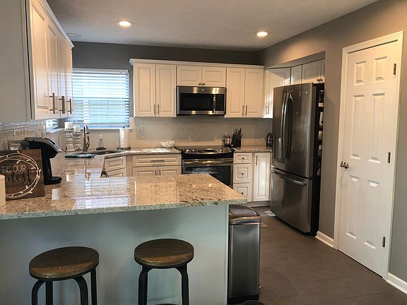 4th image of 10762 Belmont Cir