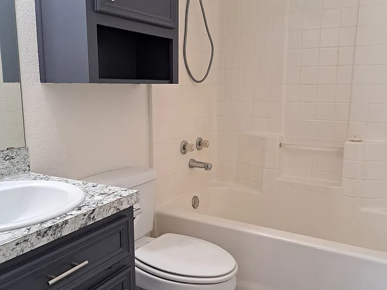 806 Redwood Ln — Photo 14