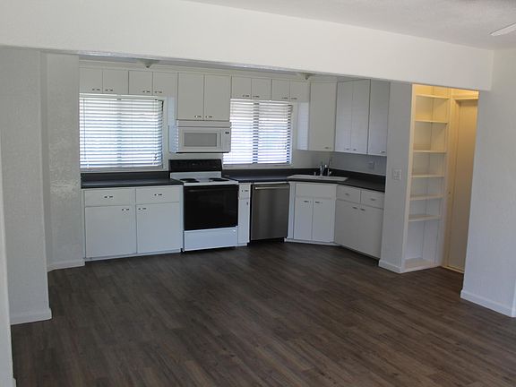 4th image of 728 S McDowell Blvd