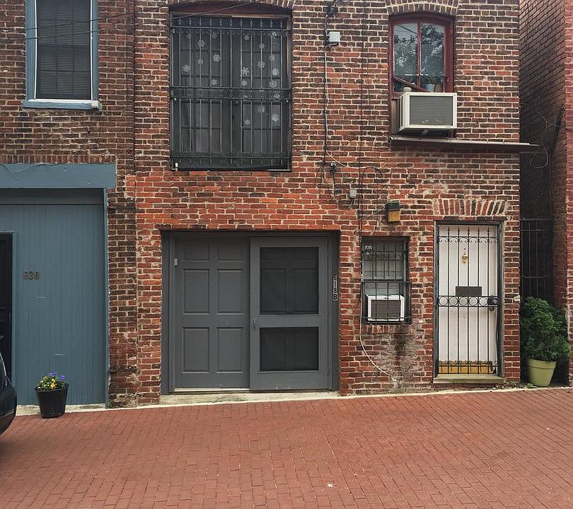 2nd image of 618 A St NE APT C
