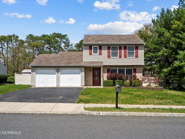 19 Partridge Lane, Howell, NJ 07731