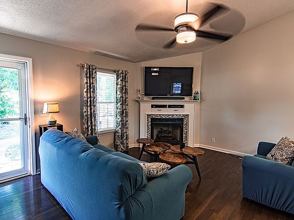 4th image of 2606 Deerpath Dr