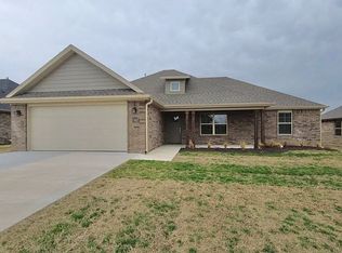 982 Maple View St, Springdale, AR 72762