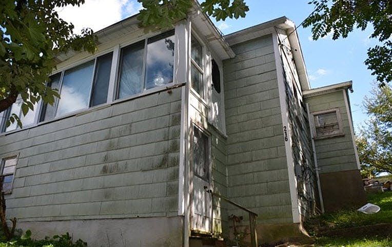 2nd image of 216 Green St