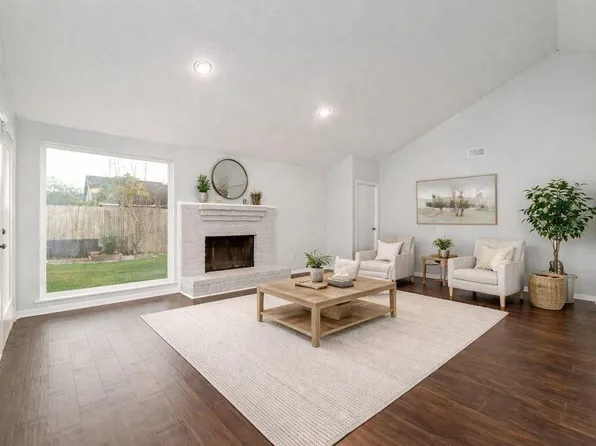 7107 Plaza Del Sol Dr, Houston, TX 77083