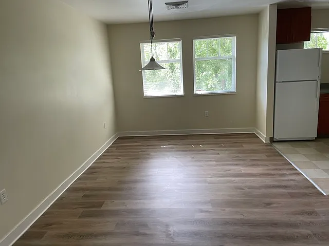 113 N Avenue C Ave — Photo 2