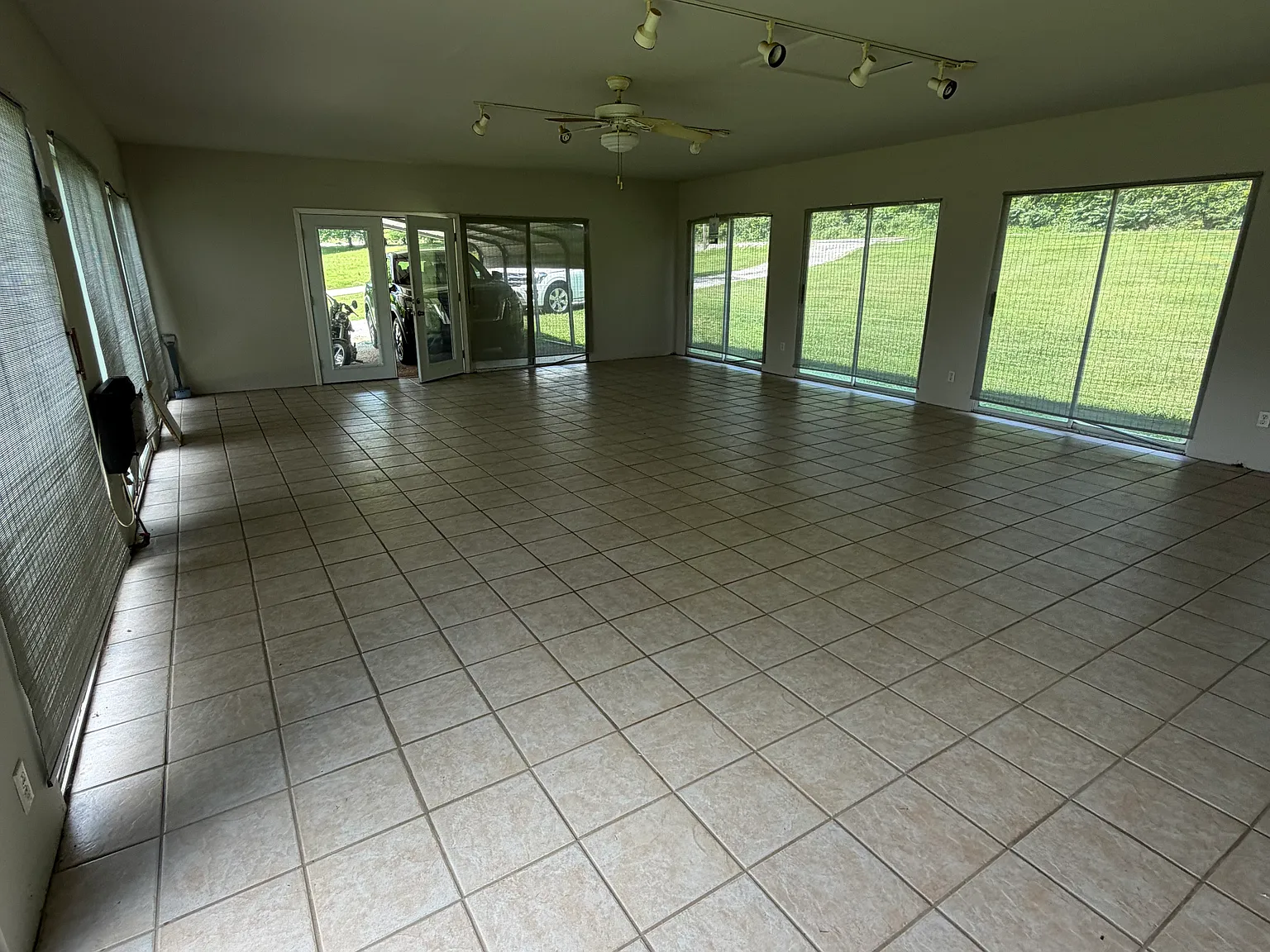 3 bed, 1.5 bath, 2502 sqft, $1,900 — Photo 4