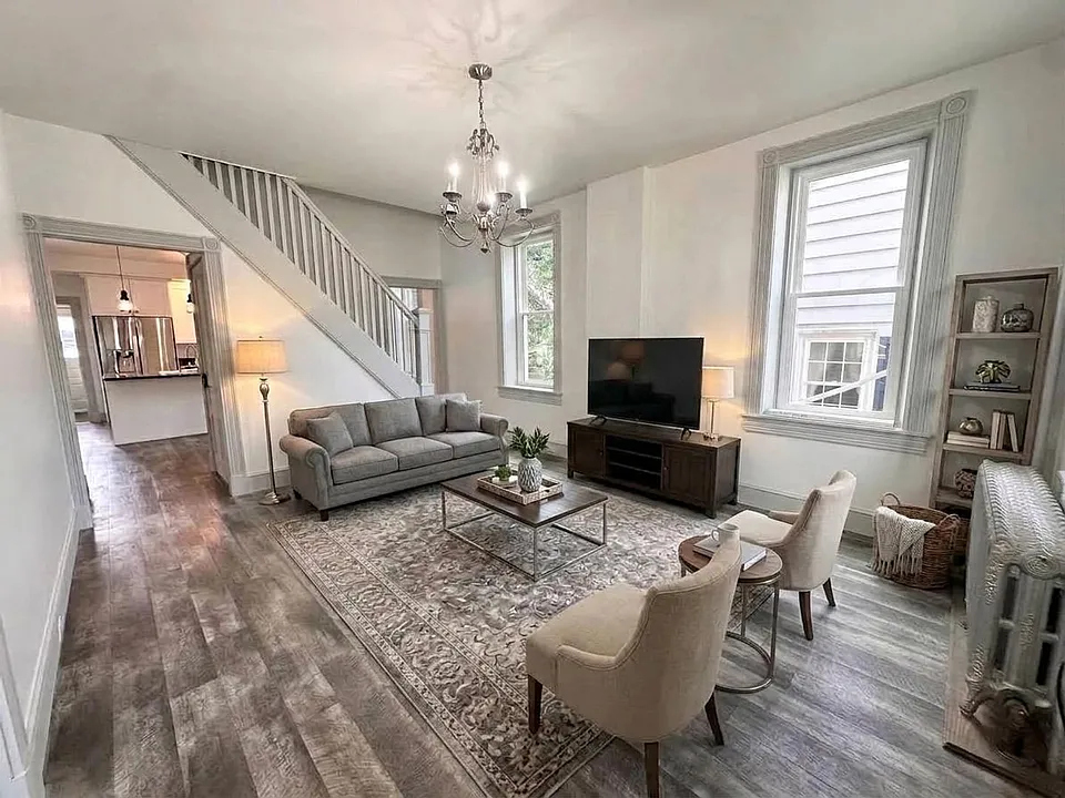 34 W Main St