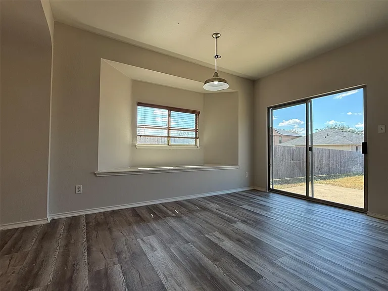 1722 E Mesa Park Cv — Photo 9
