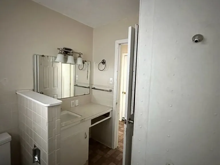 934 Ballinger St — Photo 11