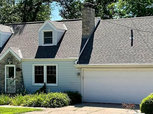 326 Bellevue Blvd N, Bellevue, NE 68005