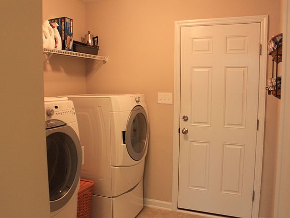 4th image of 1098 Blue Spruce Dr