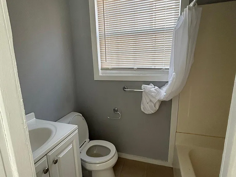 48 William St #6 — Photo 3