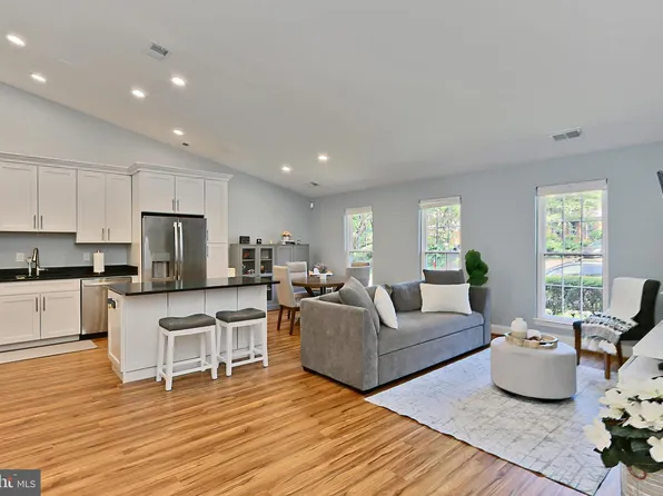 10013 Wood Sorrels Ln, Burke, VA 22015