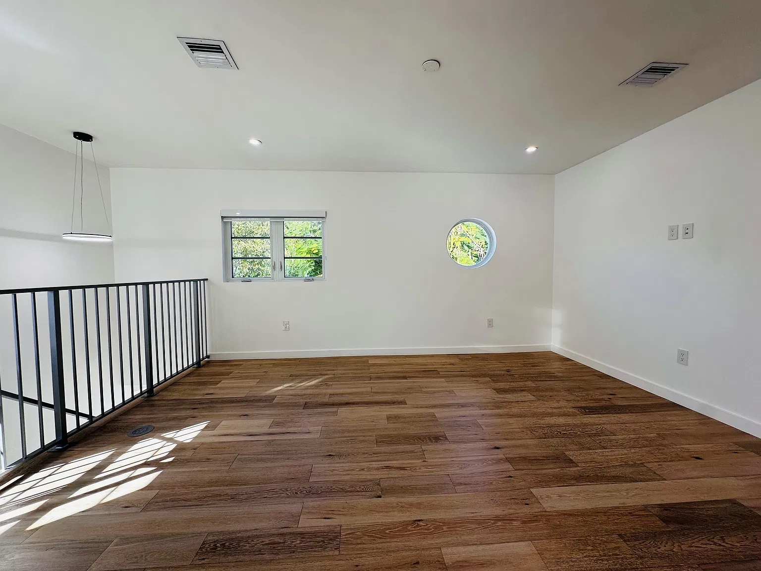 2 bed, 1300 sqft, $3,750 — Photo 4
