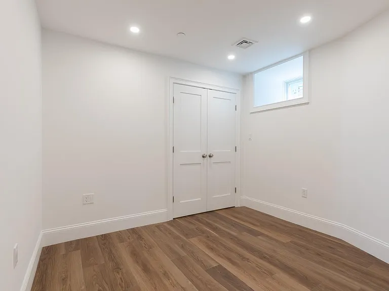 143 E Cottage St #1 — Photo 8