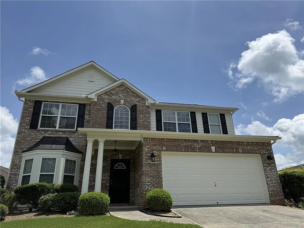 4 bed, 2.5 bath, 2554 sqft, $2,500 — Photo 1