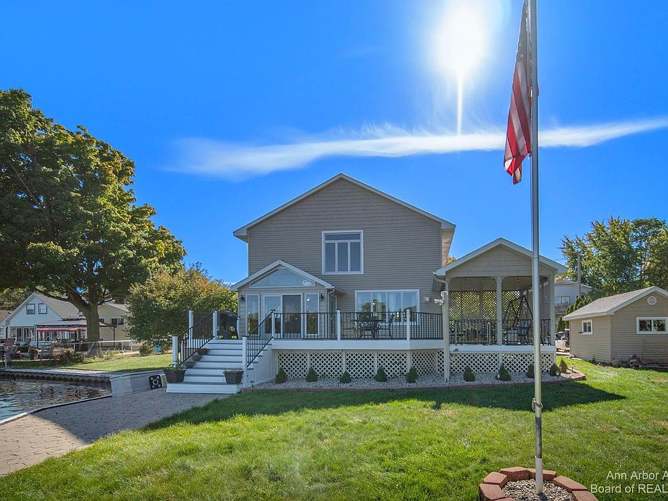 319 Gilmore Ct, Michigan Center, MI 49254 Zillow