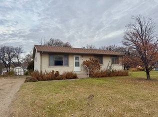 140 W 7th St, Redfield, SD 57469