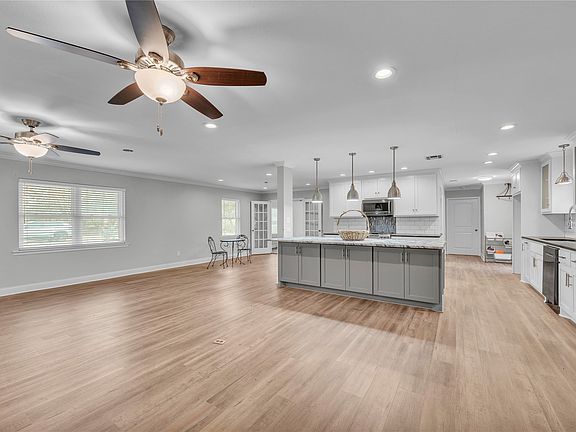 4th image of 801 Arliss Dr