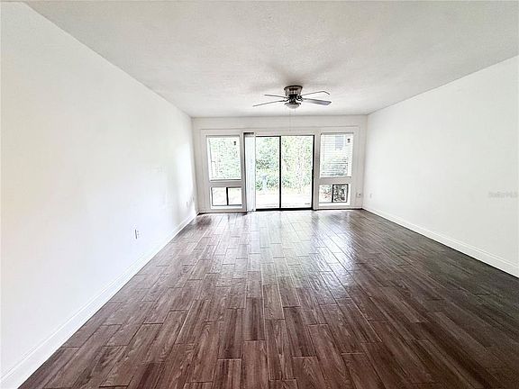 2nd image of 5111 EAGLESMERE DRIVE #D10
