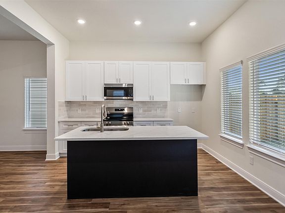 4th image of 408 W Marlin St