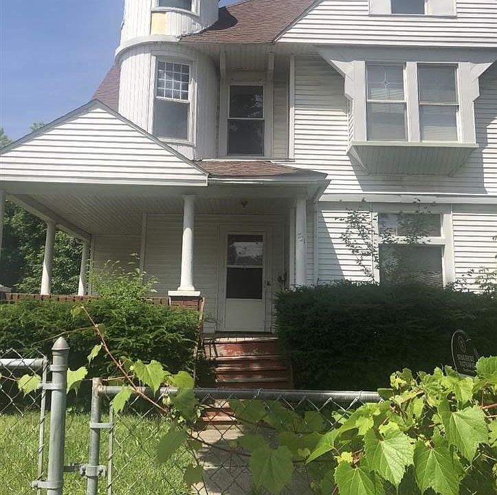 1st image of 721 E Holland Ave